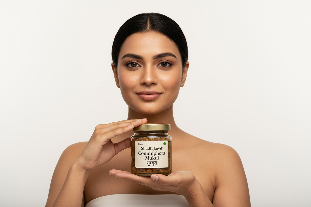 Lifestyle - Model Holding Product